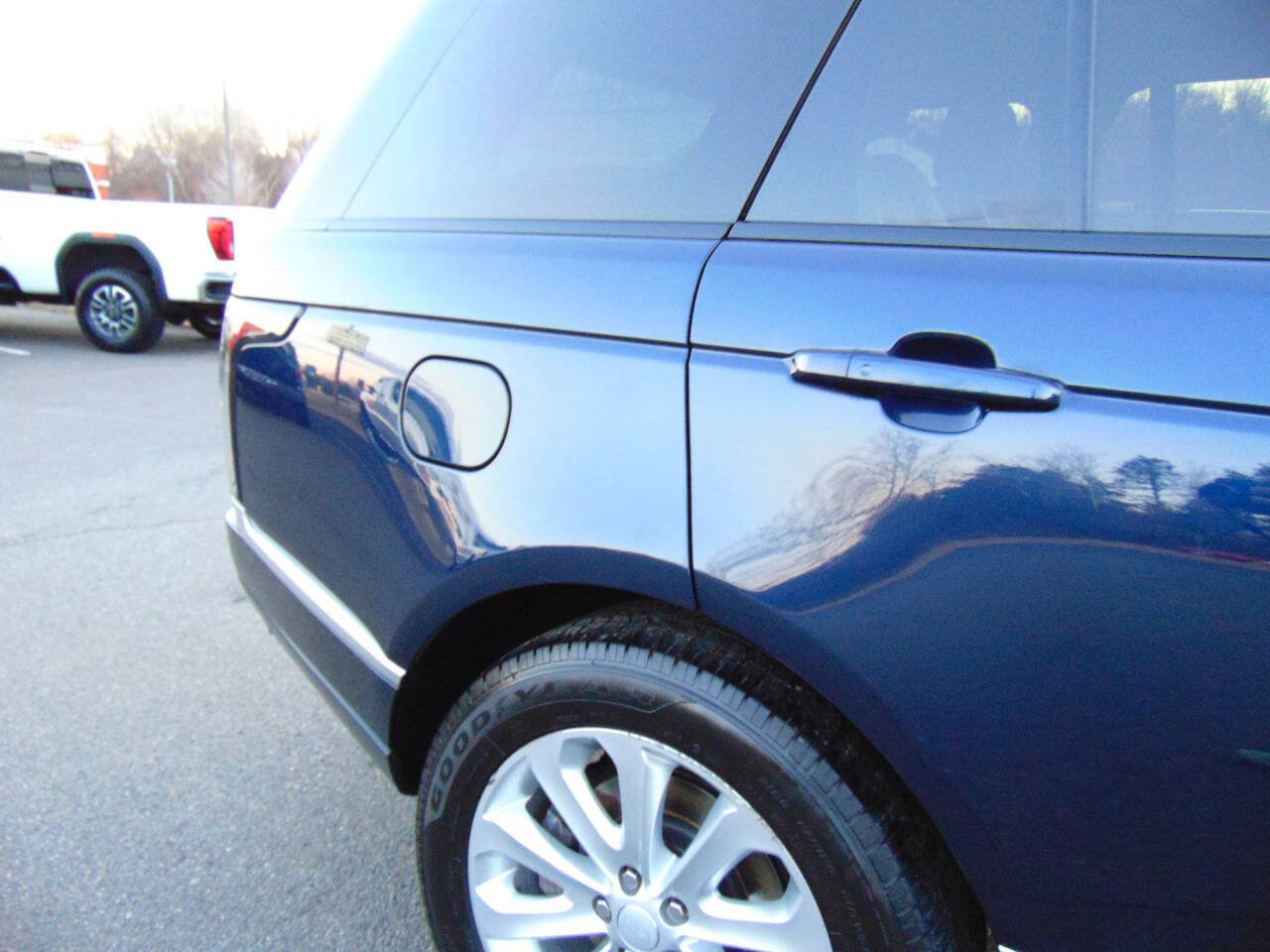 Used 2017 Land Rover Range Rover HSE AWD/4WD image 40