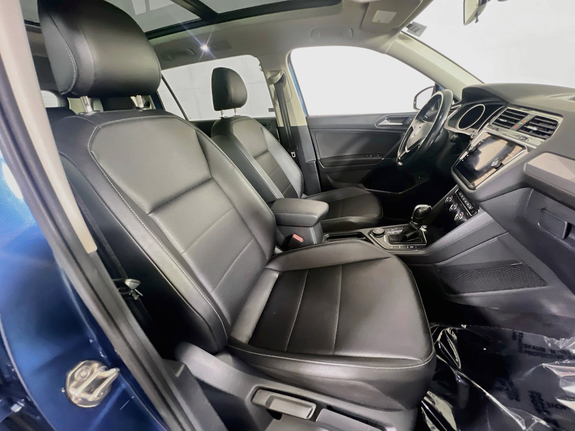 Used 2018 Volkswagen Tiguan SEL AWD/4WD image 28