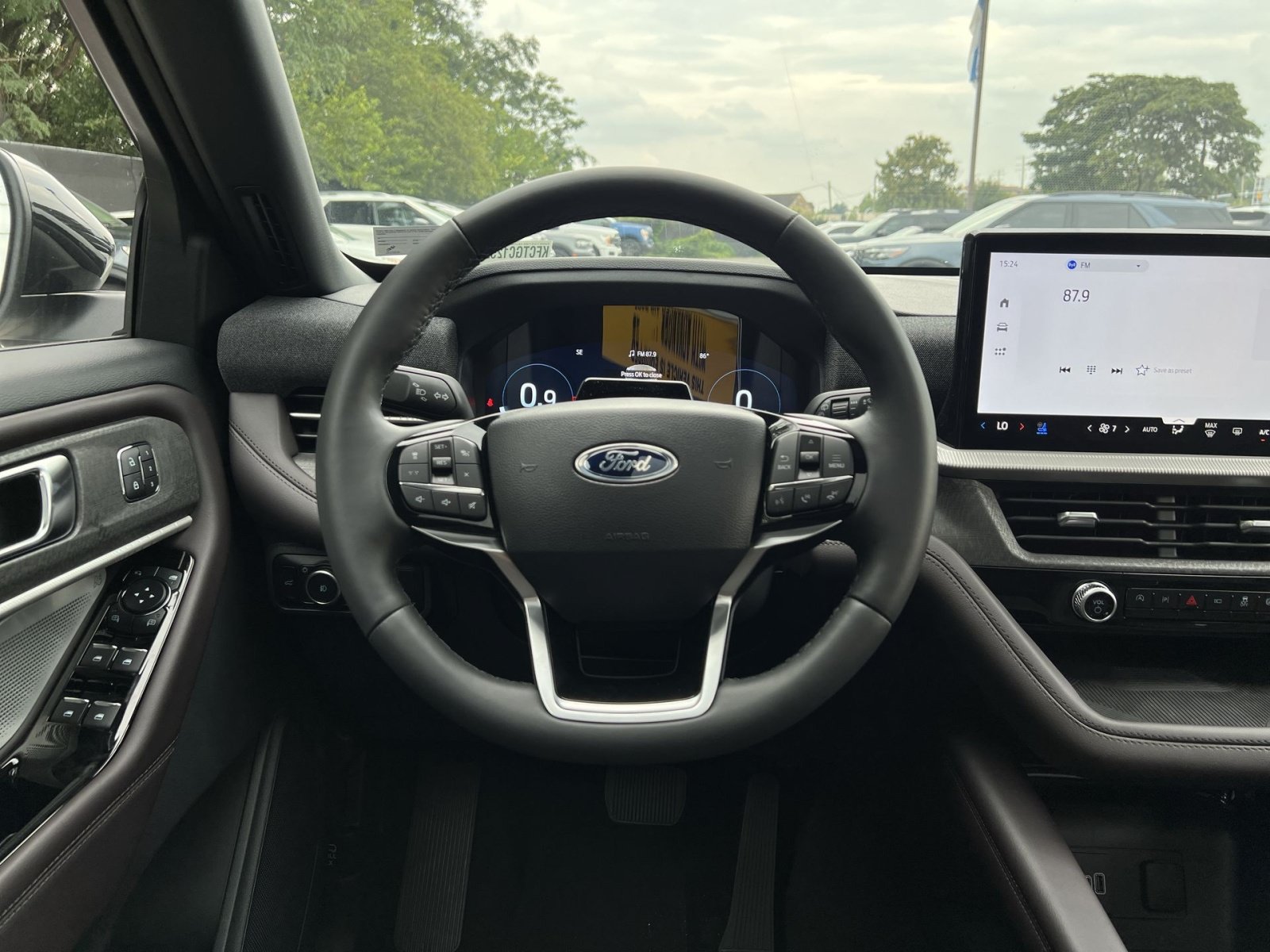 New 2026 Ford Explorer Platinum w/ LUX Leather Package AWD/4WD image 16