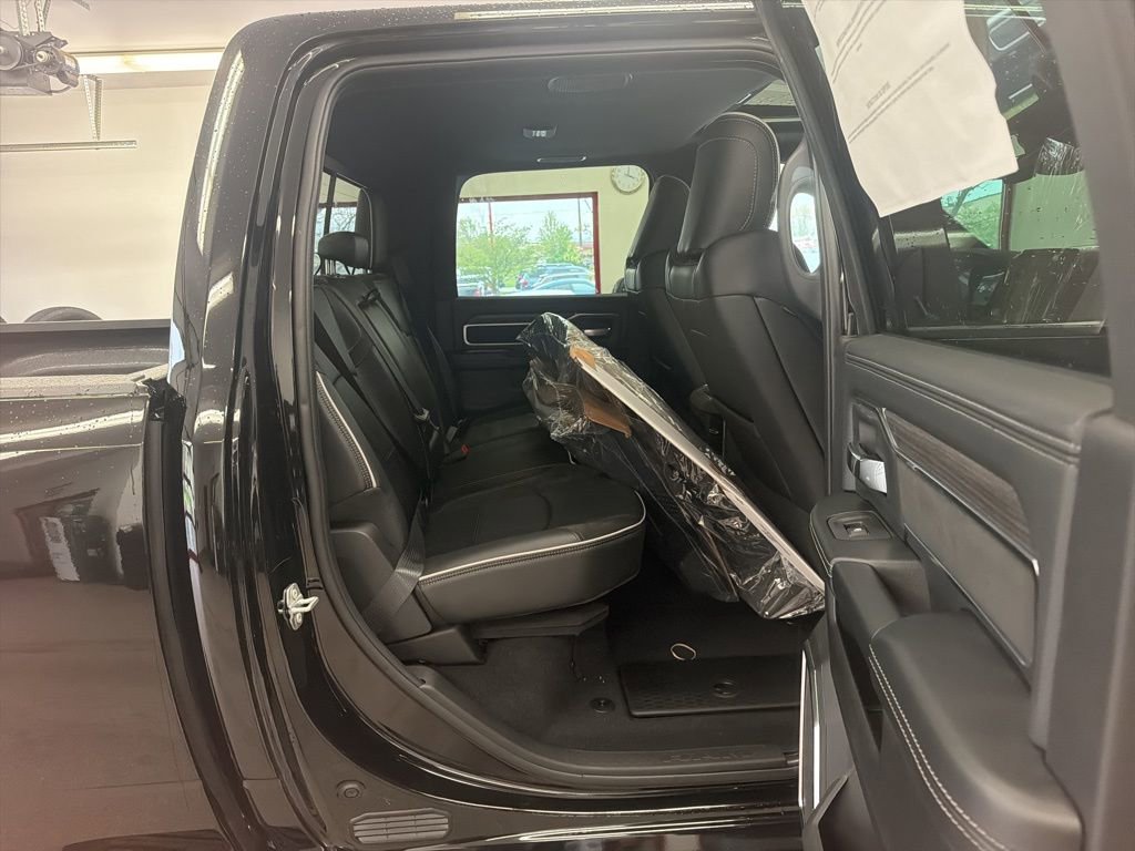 New 2026 RAM 3500 Laramie AWD/4WD image 27