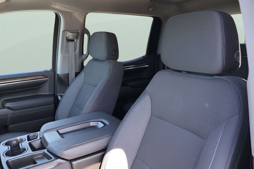 Used 2024 Chevrolet Silverado 1500 LT AWD/4WD image 16