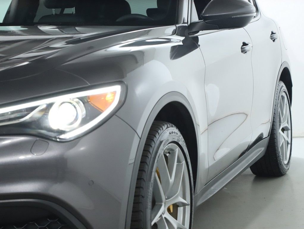 Used 2018 Alfa Romeo Stelvio Ti Sport image 4
