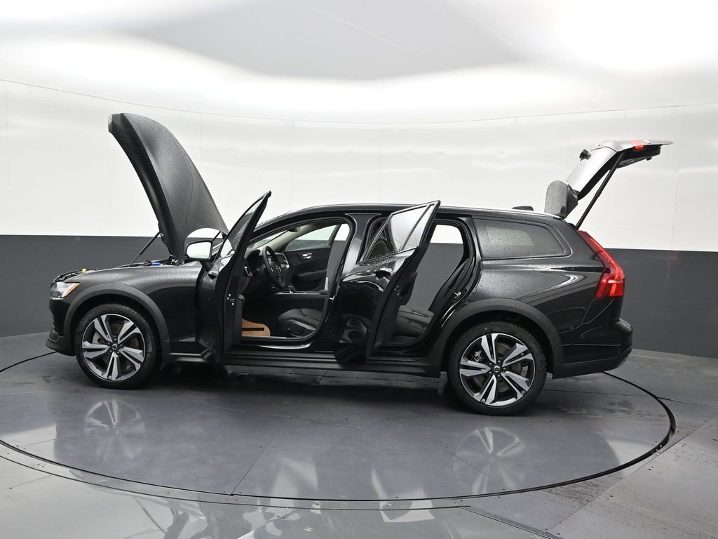 New 2026 Volvo V60 B5 Cross Country Plus AWD/4WD image 31
