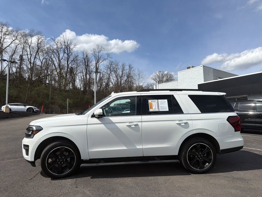 Used 2024 Ford Expedition Limited image 3