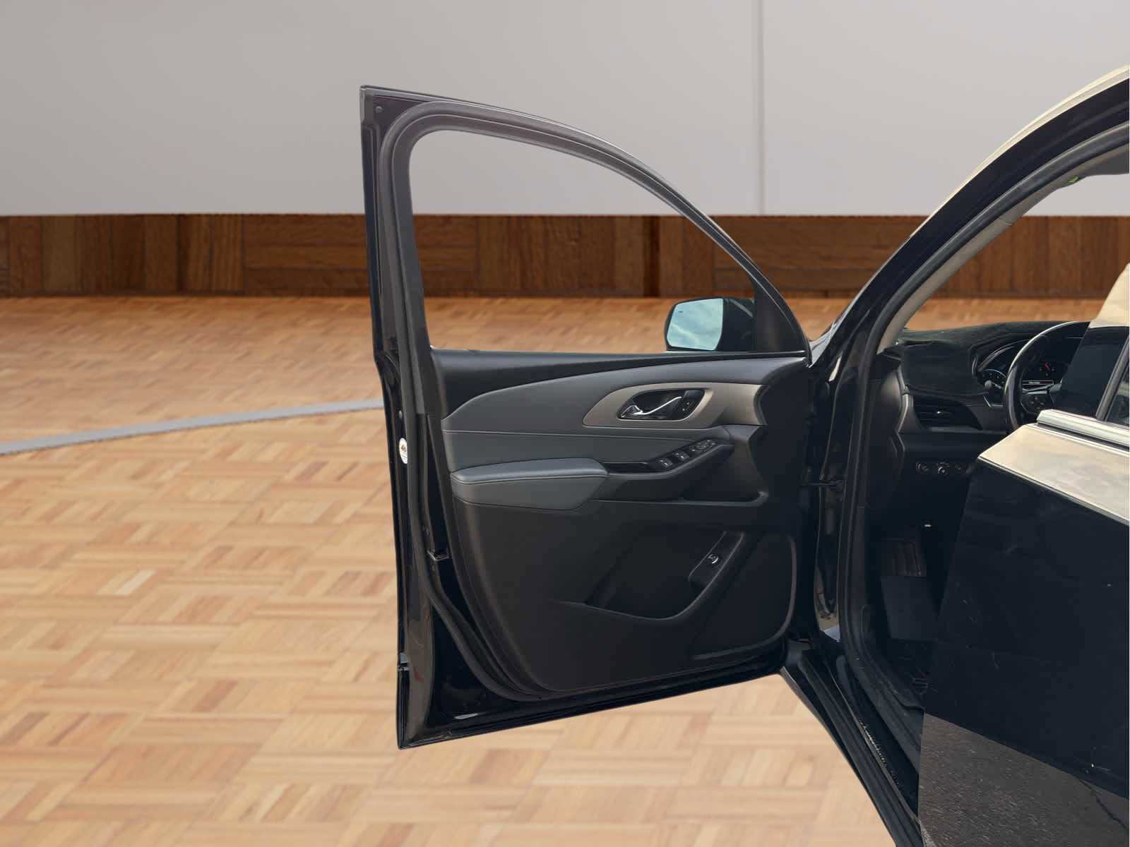 Used 2019 Chevrolet Traverse LT image 9