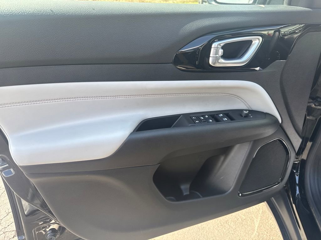 Used 2022 Jeep Compass Limited image 12