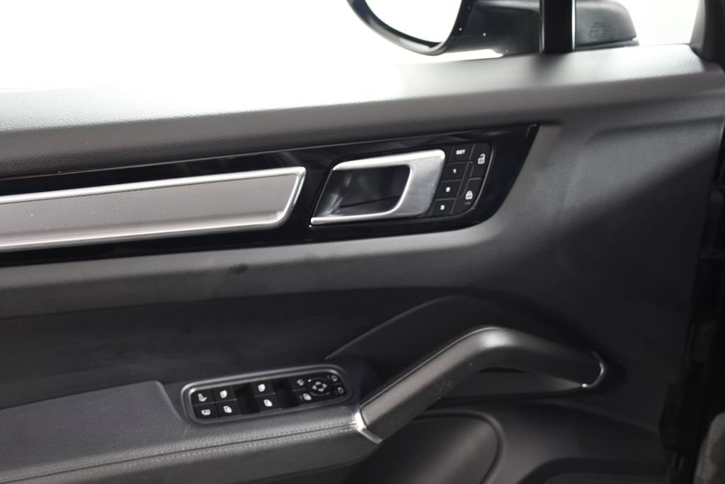 Used 2022 Porsche Cayenne Platinum Edition AWD/4WD image 15