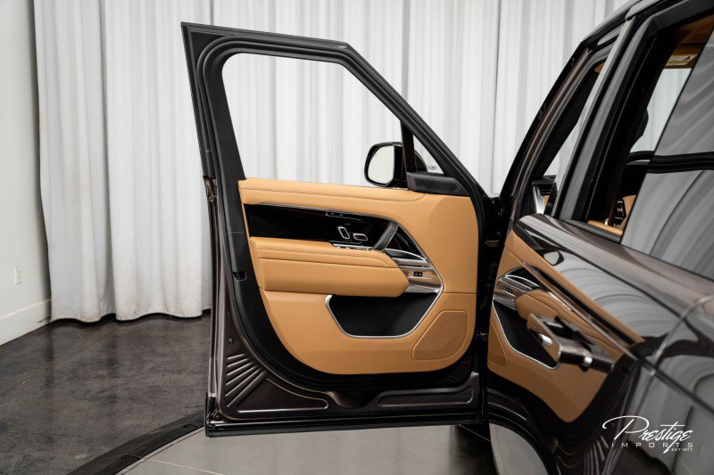 Used 2025 Land Rover Range Rover SE image 18