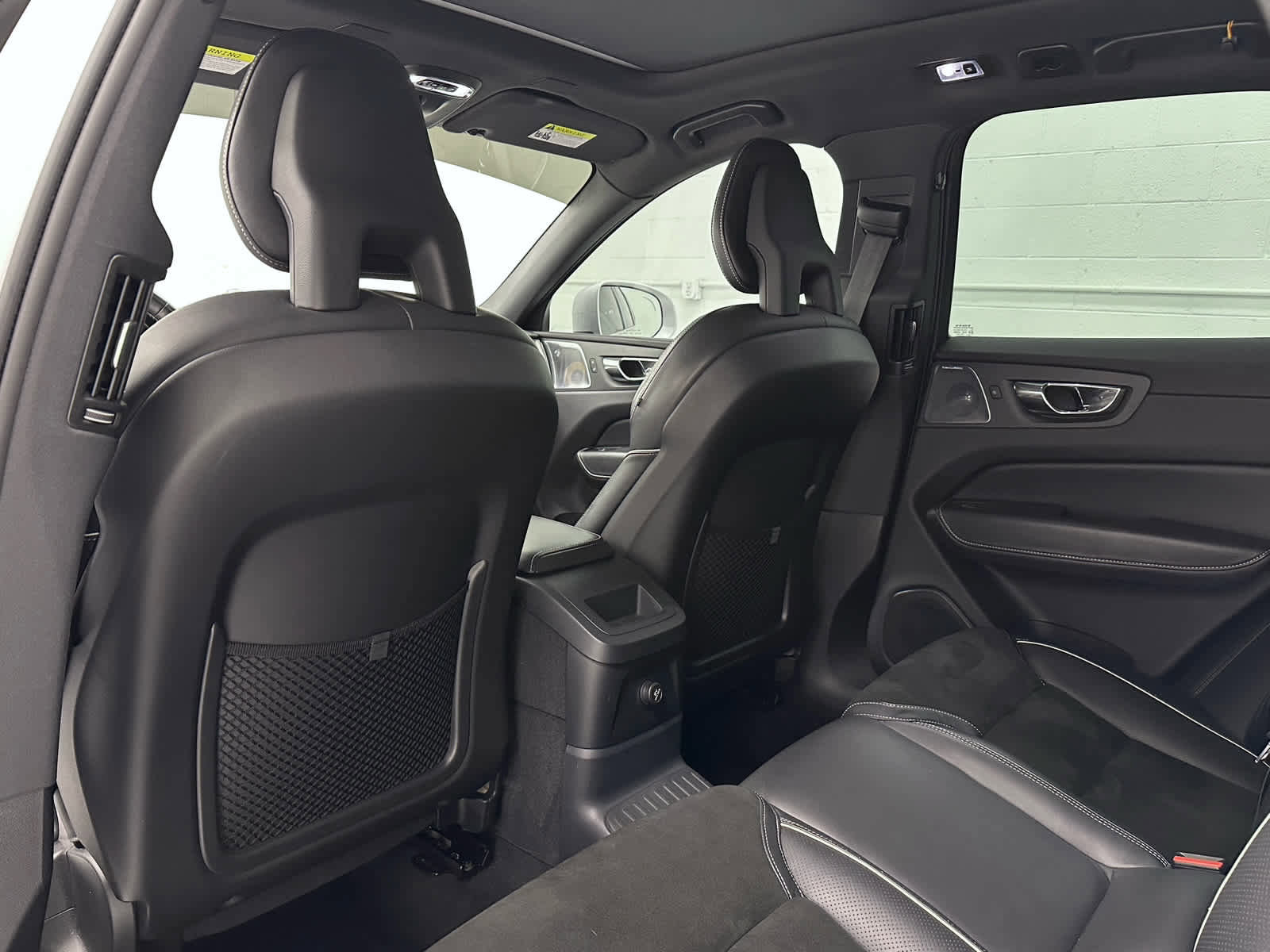 Used 2018 Volvo XC60 T8 R-Design w/ Convenience Package image 14