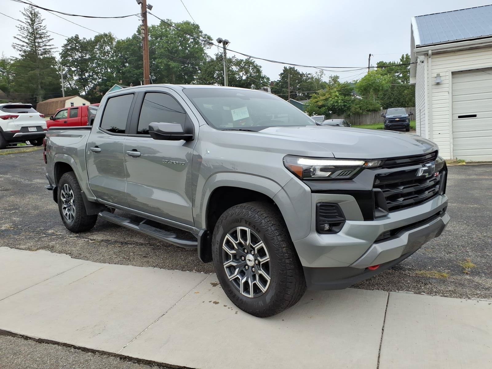 Used 2025 Chevrolet Colorado Z71 AWD/4WD image 1