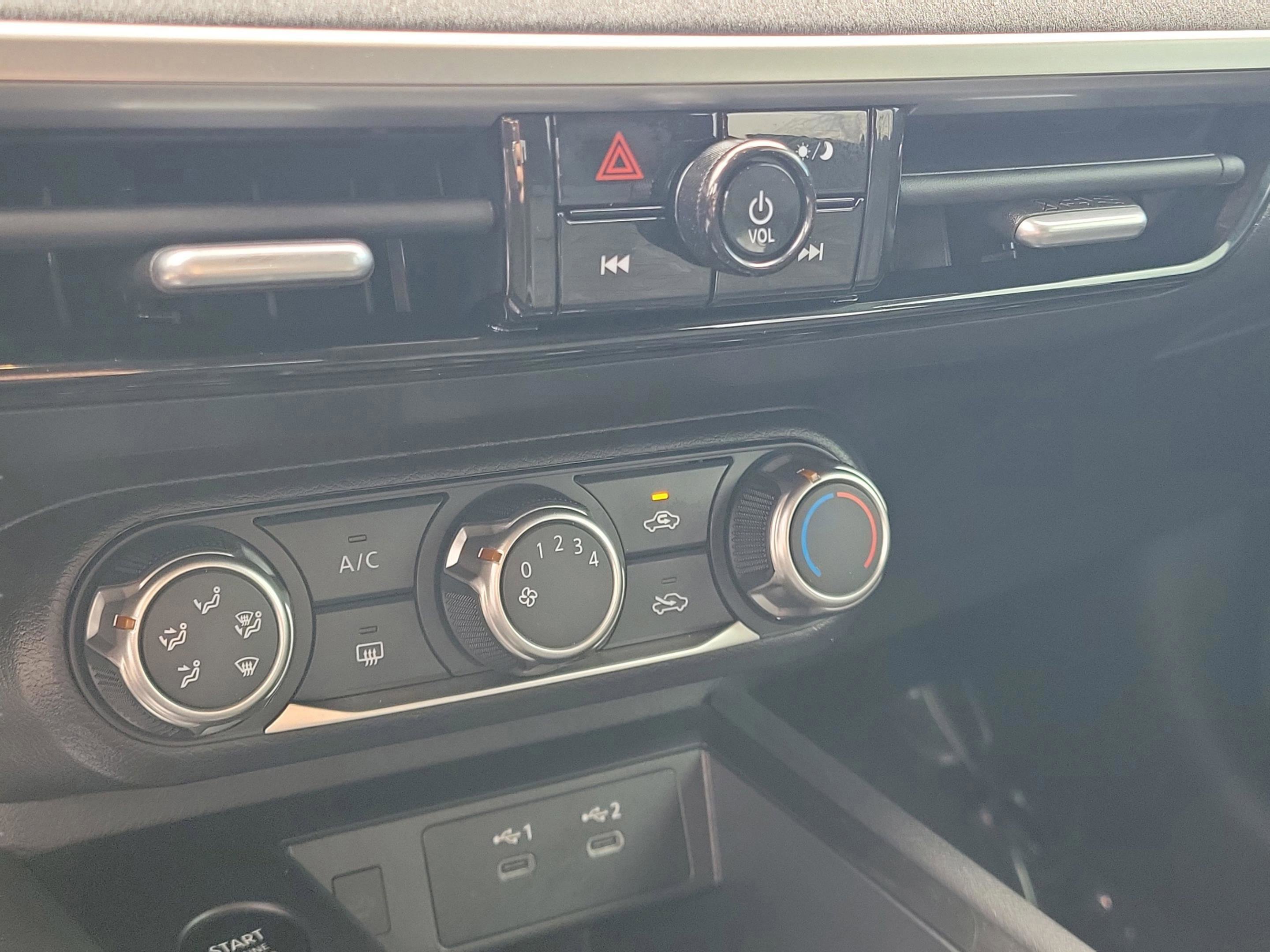 Certified 2025 Nissan Kicks SV image 15