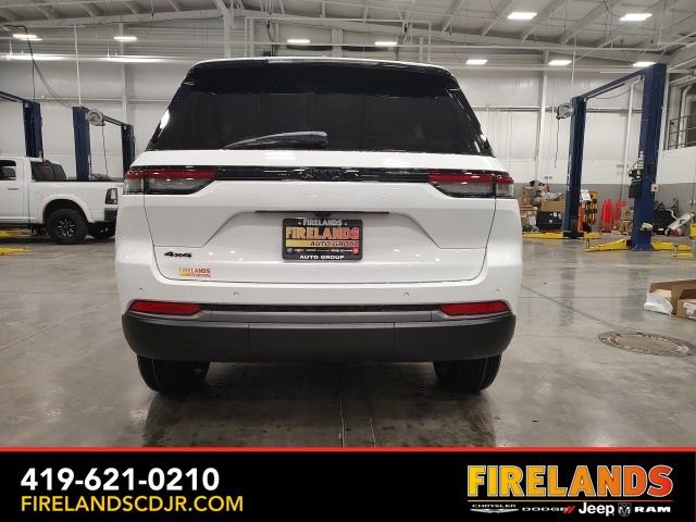 New 2026 Jeep Grand Cherokee Laredo image 4