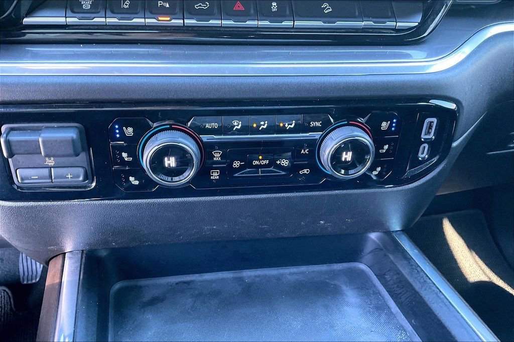 Used 2024 Chevrolet Silverado 2500 High Country w/ High Country Premium Package AWD/4WD image 16