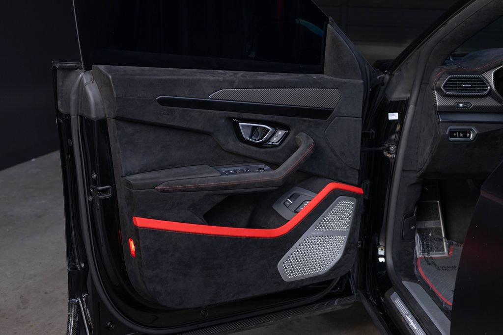 Used 2024 Lamborghini Urus Performante AWD/4WD image 26