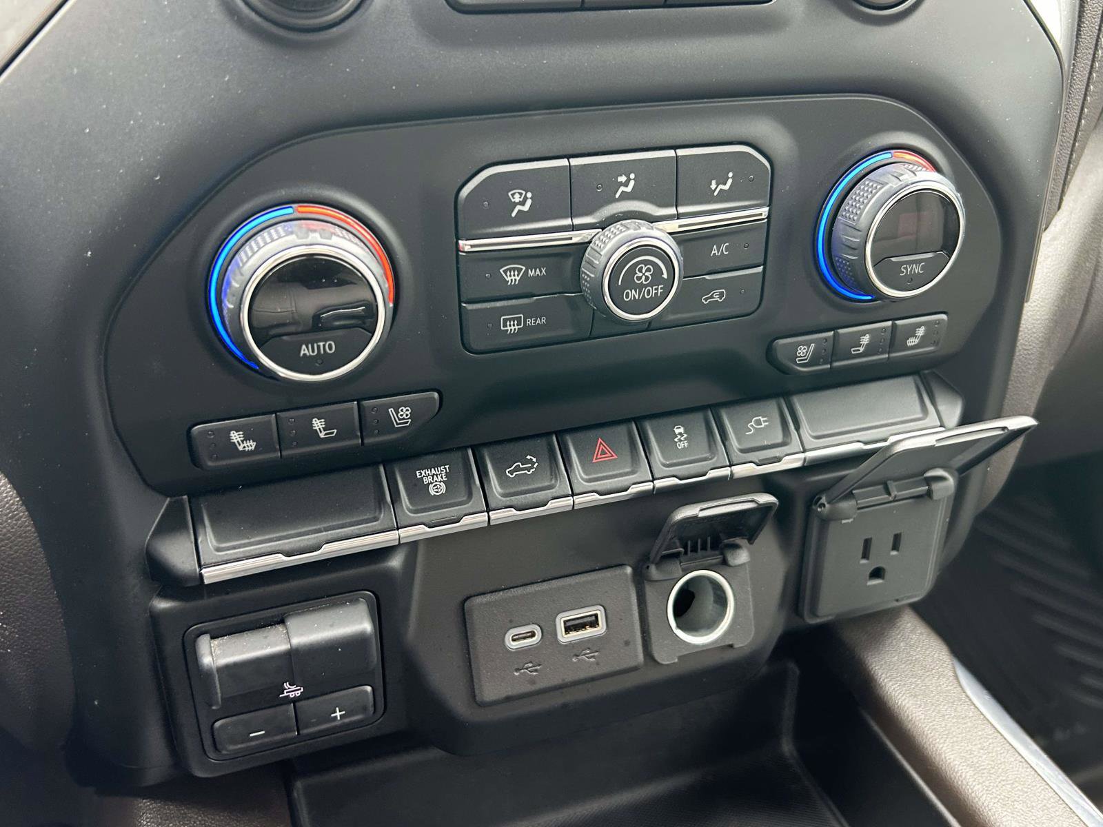 Used 2021 Chevrolet Silverado 3500 LTZ w/ LTZ Convenience Package image 24