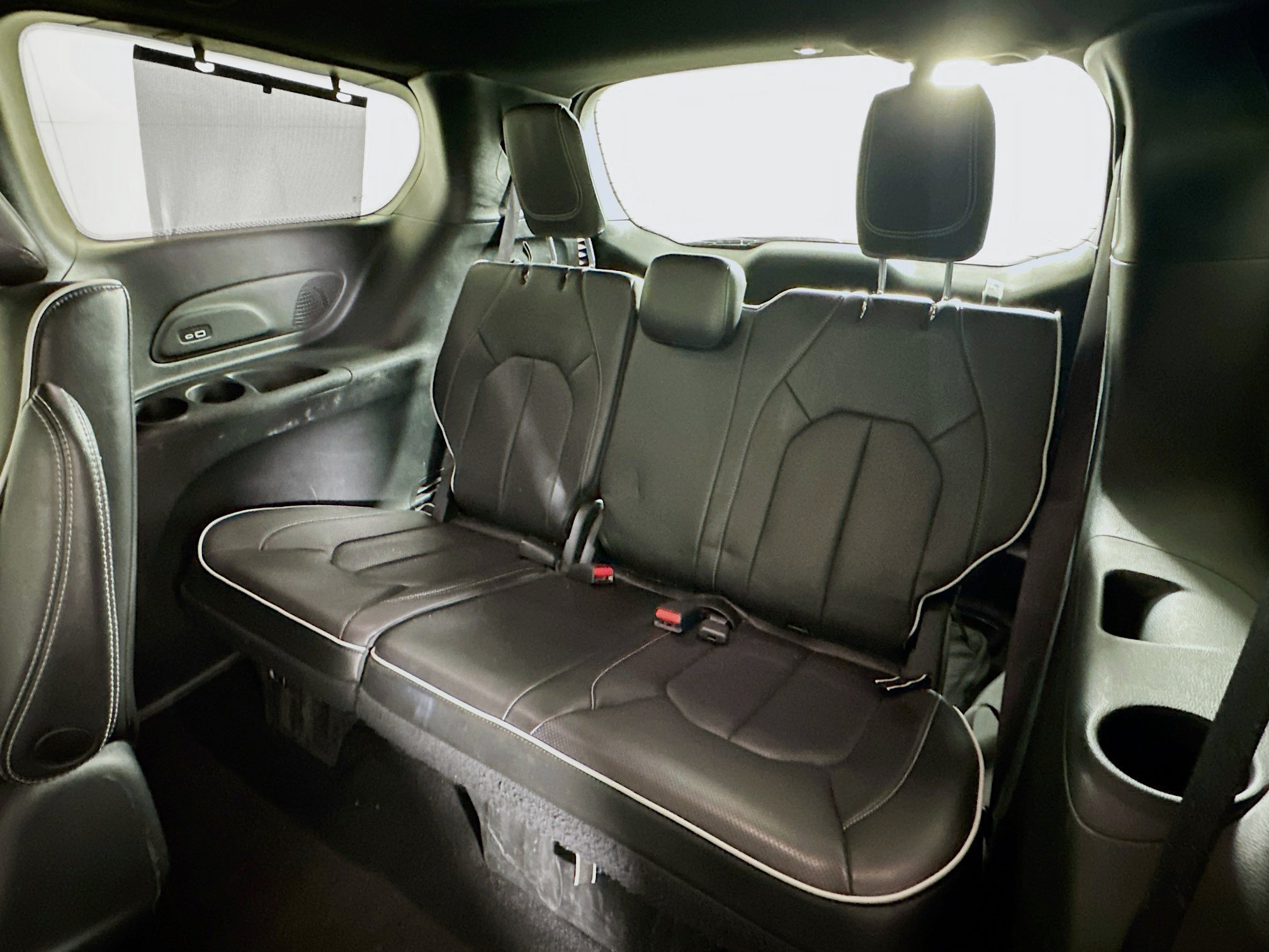 Used 2022 Chrysler Pacifica Limited w/ Uconnect Theater Family Group FWD image 29