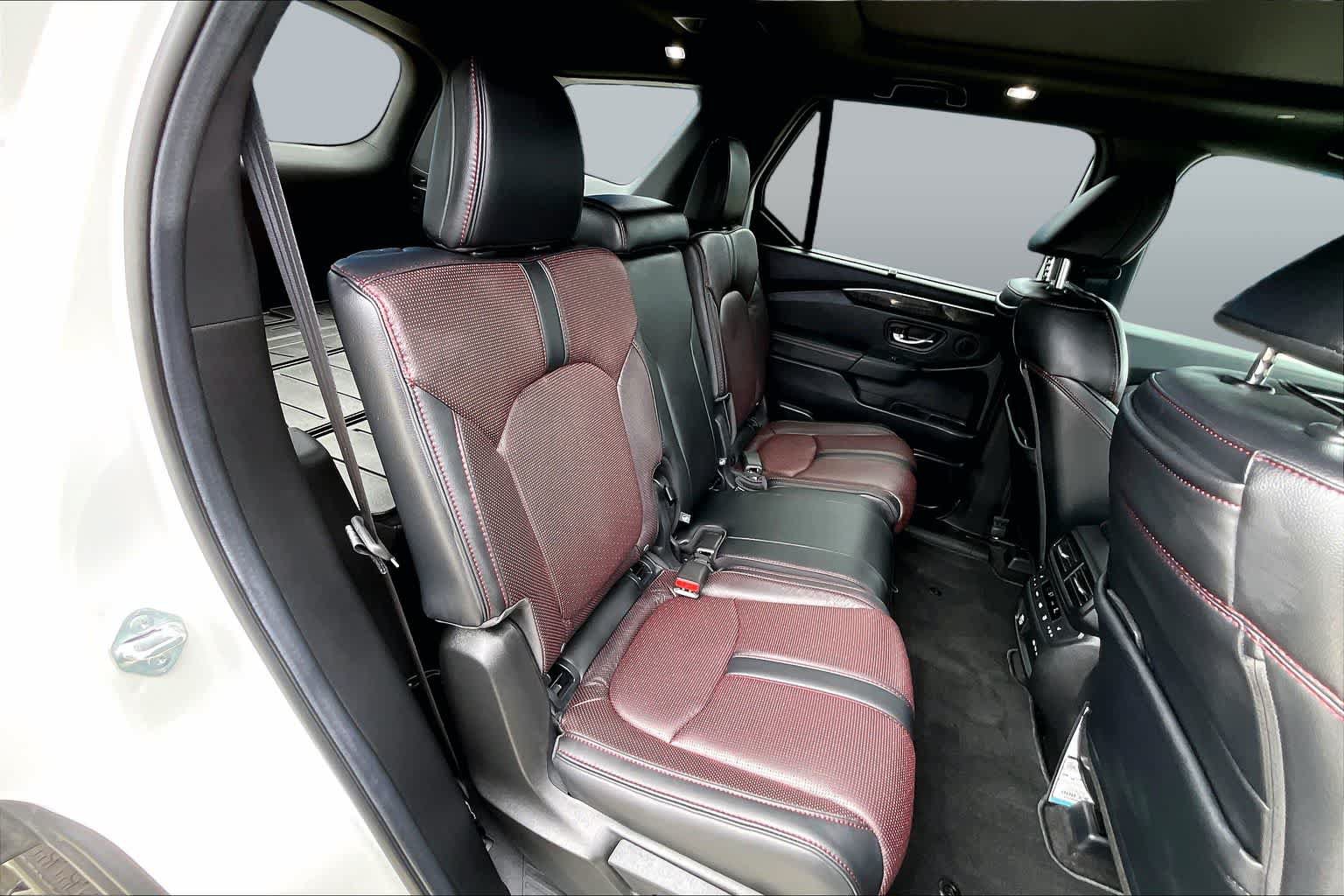 Used 2025 Honda Pilot Black Edition image 20