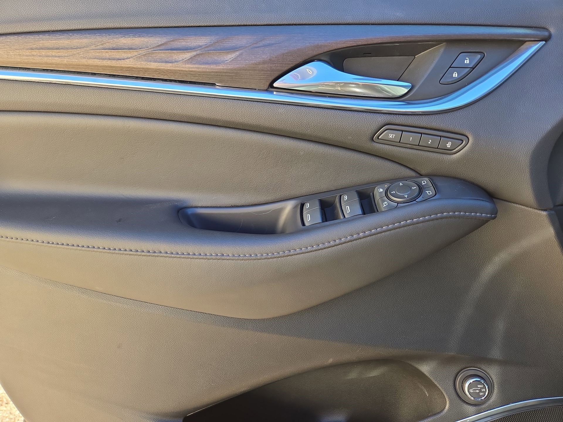 Used 2022 Buick Enclave Avenir w/ Avenir Technology Package image 15