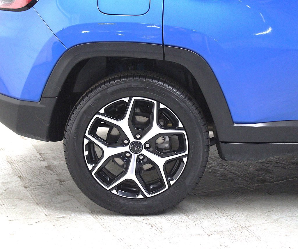 Certified 2025 Jeep Compass Limited AWD/4WD image 35
