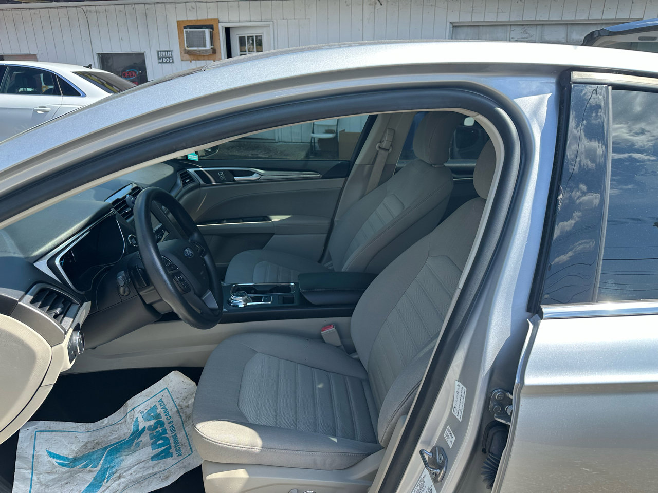 Used 2019 Ford Fusion SE image 9