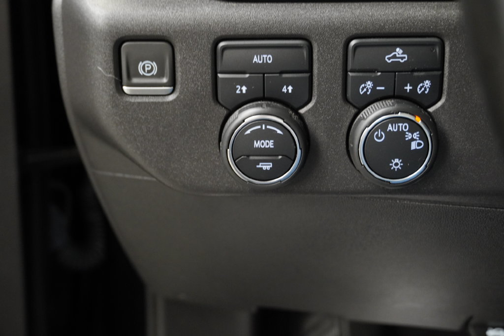 Certified 2024 Chevrolet Silverado 1500 LT AWD/4WD image 32