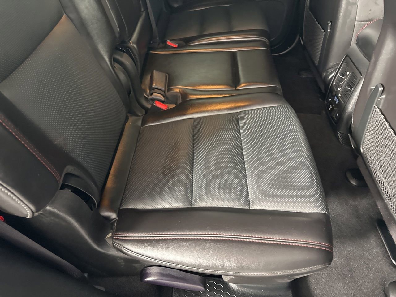 Used 2025 Dodge Durango GT image 34