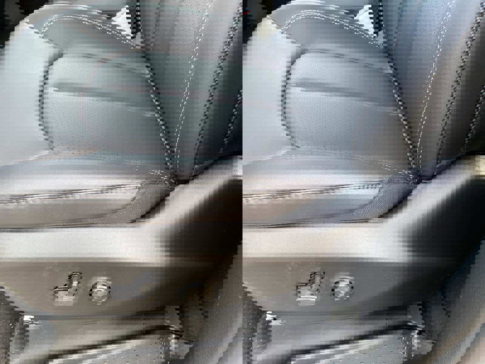 New 2026 Chrysler Voyager LX image 10