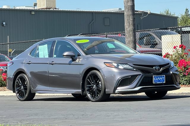 Used 2023 Toyota Camry XSE FWD image 2