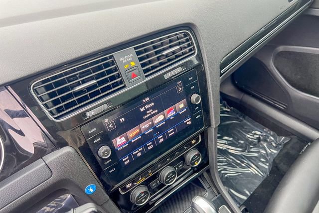 Used 2018 Volkswagen Golf SEL image 20