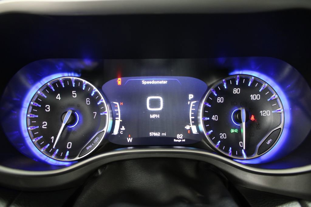 Used 2024 Chrysler Pacifica Touring-L image 40