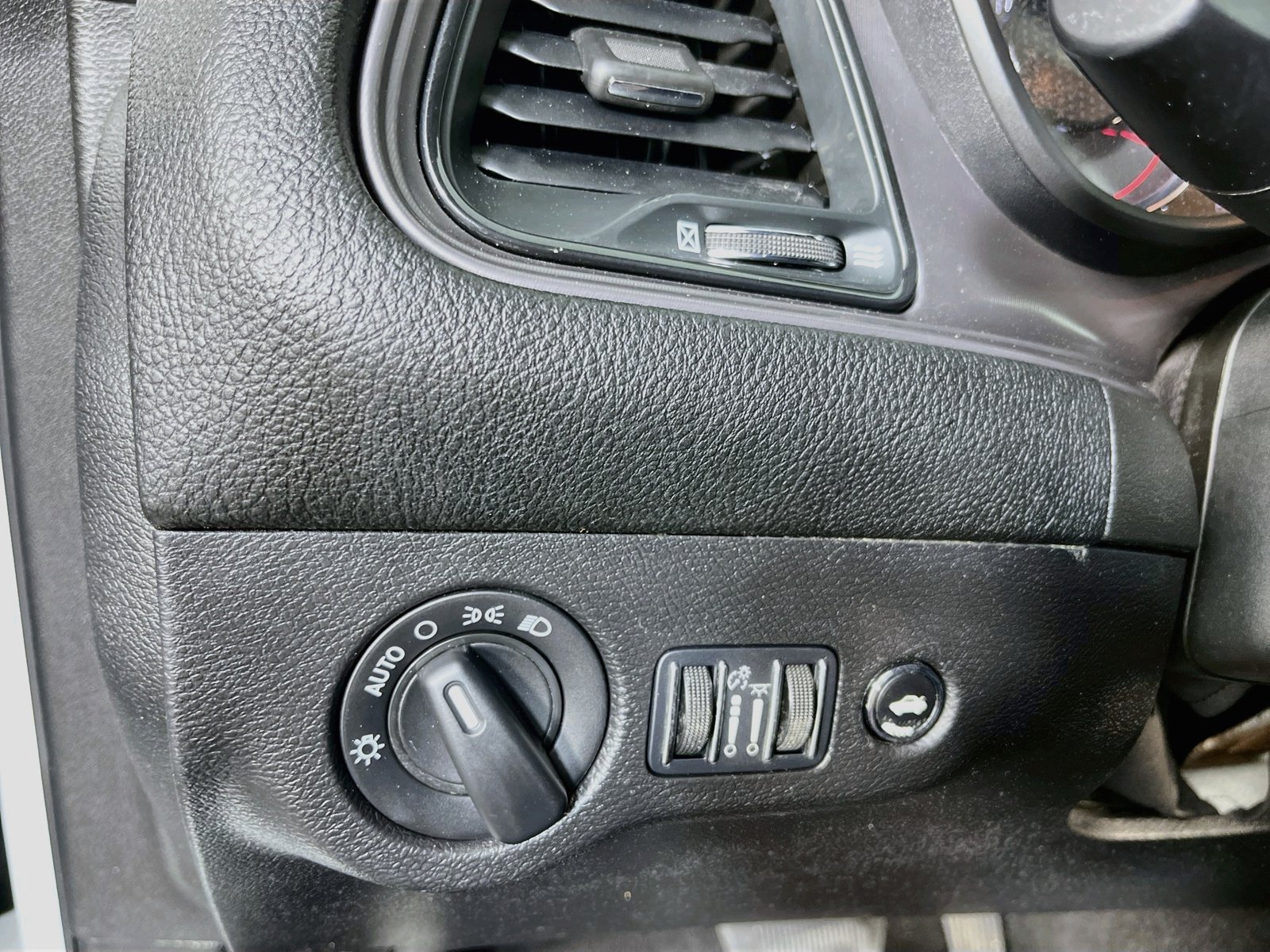 Used 2023 Dodge Challenger SXT RWD image 13