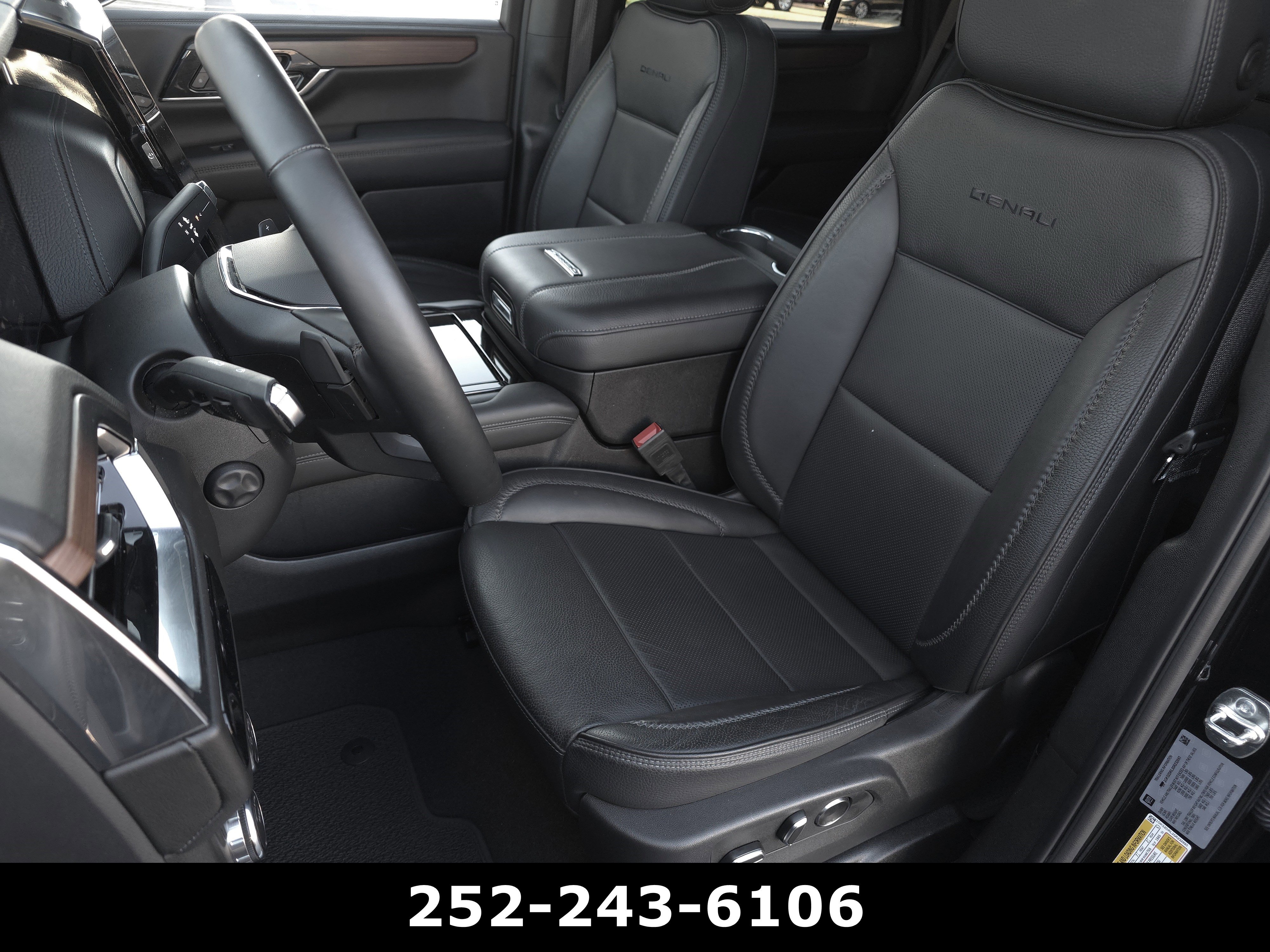 Used 2025 GMC Yukon Denali AWD/4WD image 10
