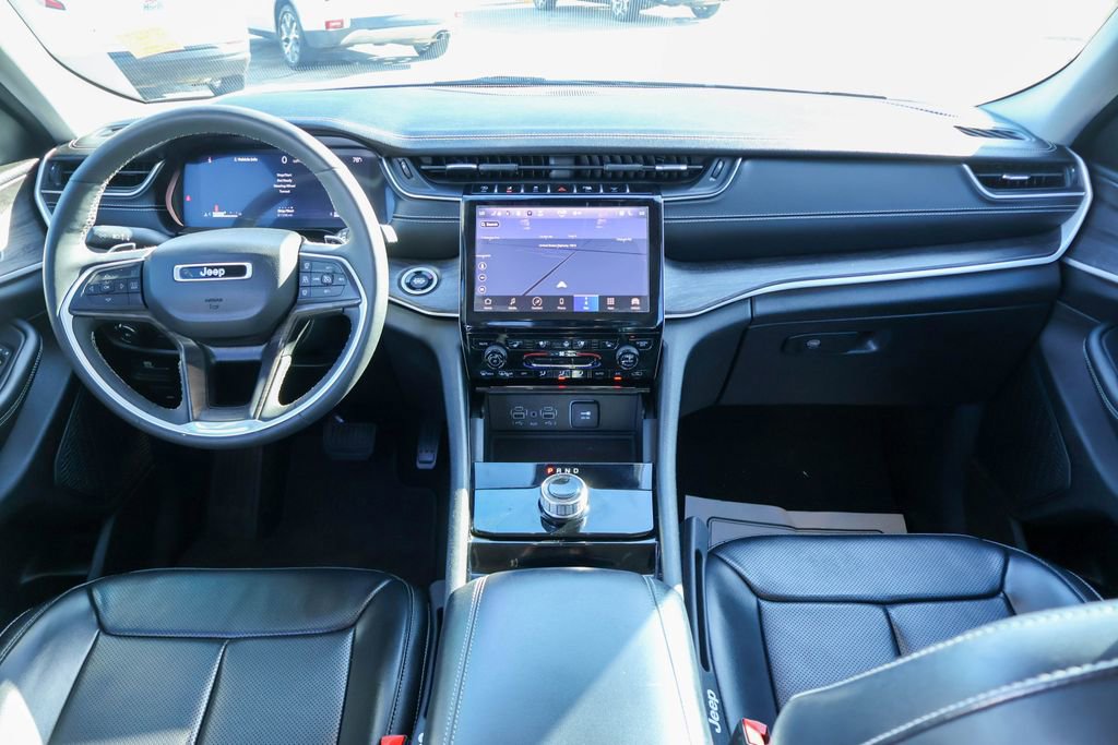 Used 2023 Jeep Grand Cherokee Limited w/ Luxury Tech Group II image 6