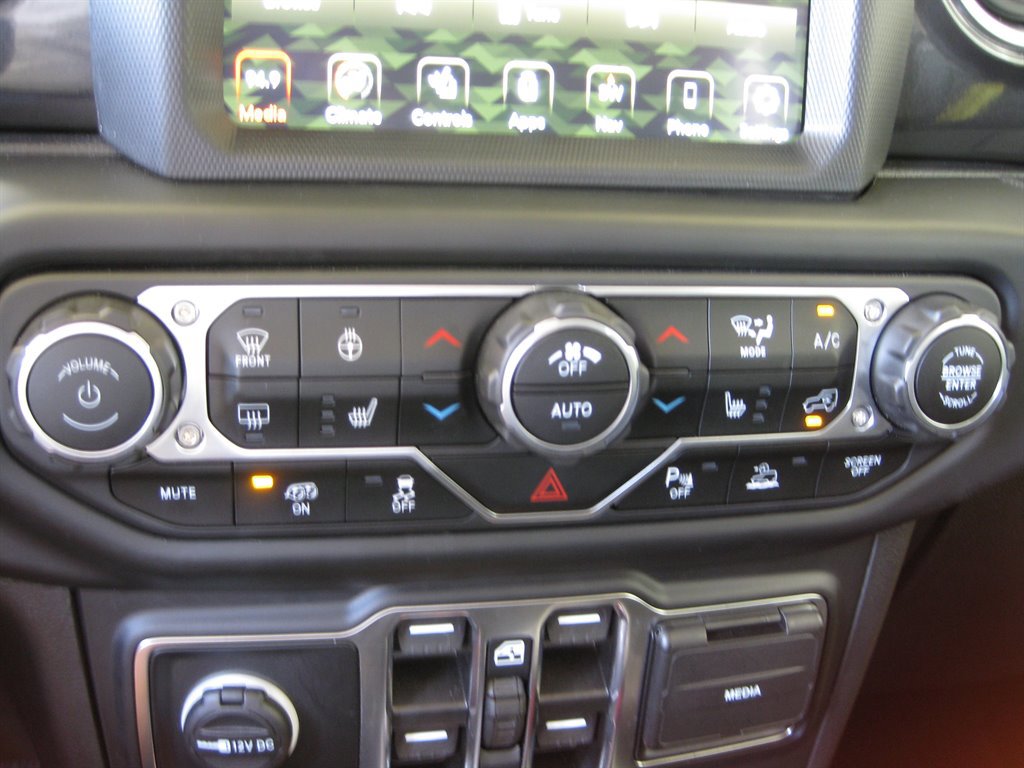 Used 2023 Jeep Wrangler Unlimited Rubicon 392 w/ Trailer Tow Package AWD/4WD image 21