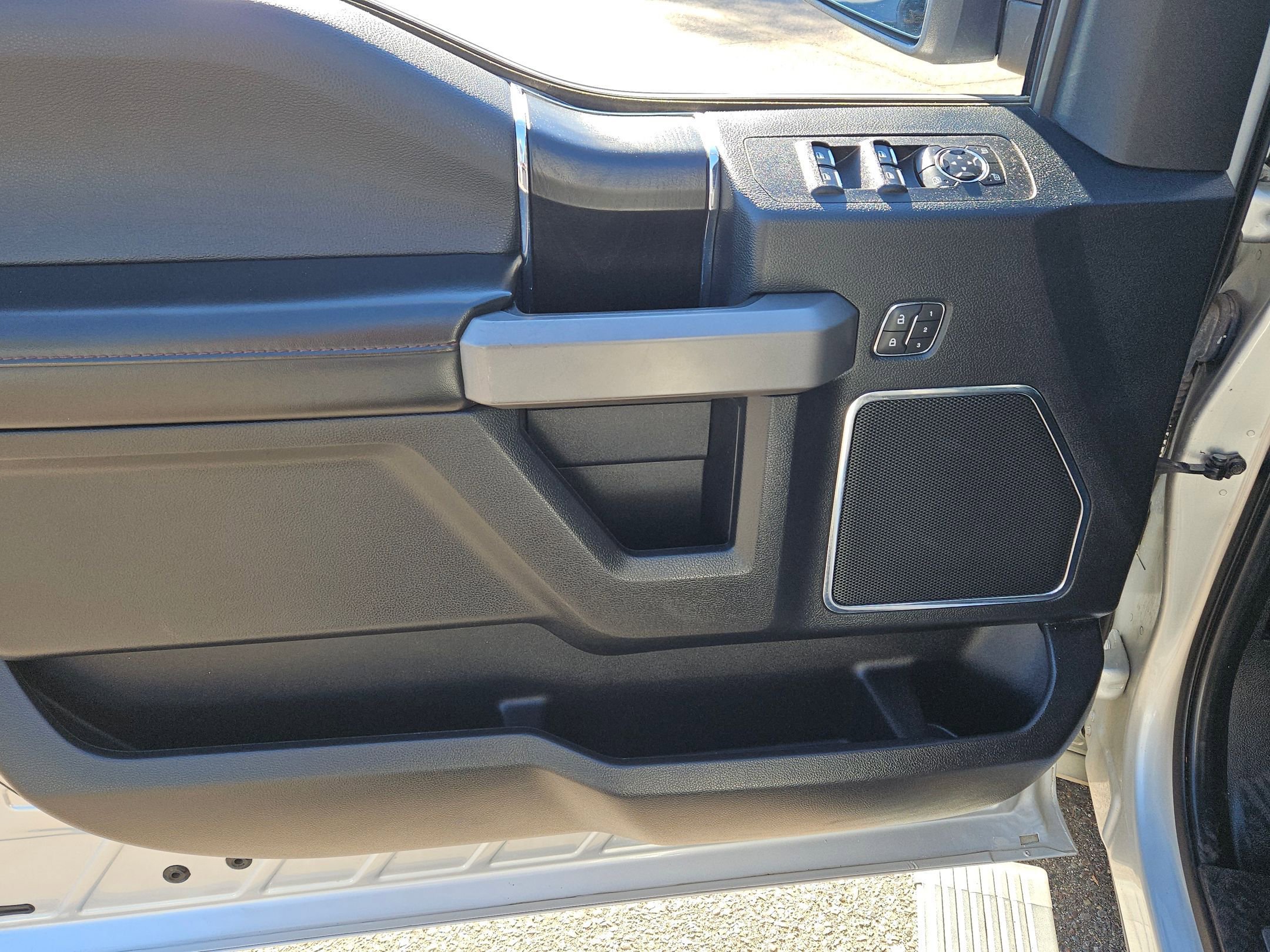 Used 2019 Ford F150 Platinum w/ Equipment Group 701A Luxury image 11