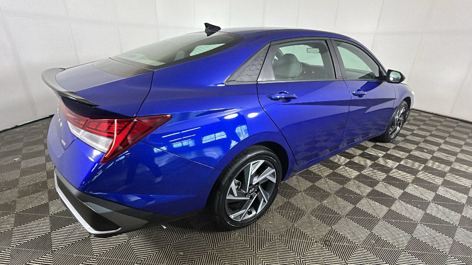 Certified 2025 Hyundai Elantra SEL FWD image 2