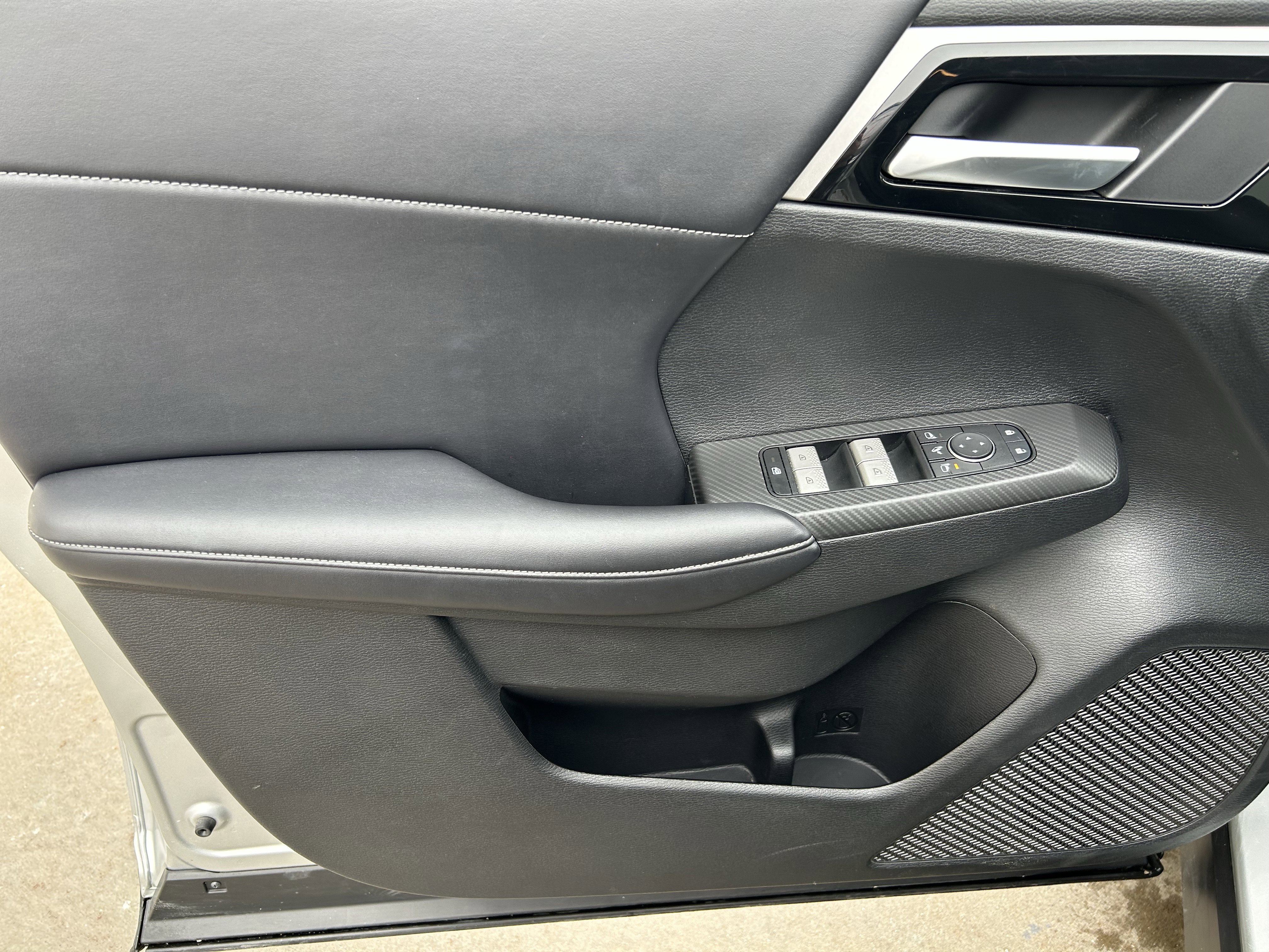 Used 2024 Mitsubishi Outlander SE image 16