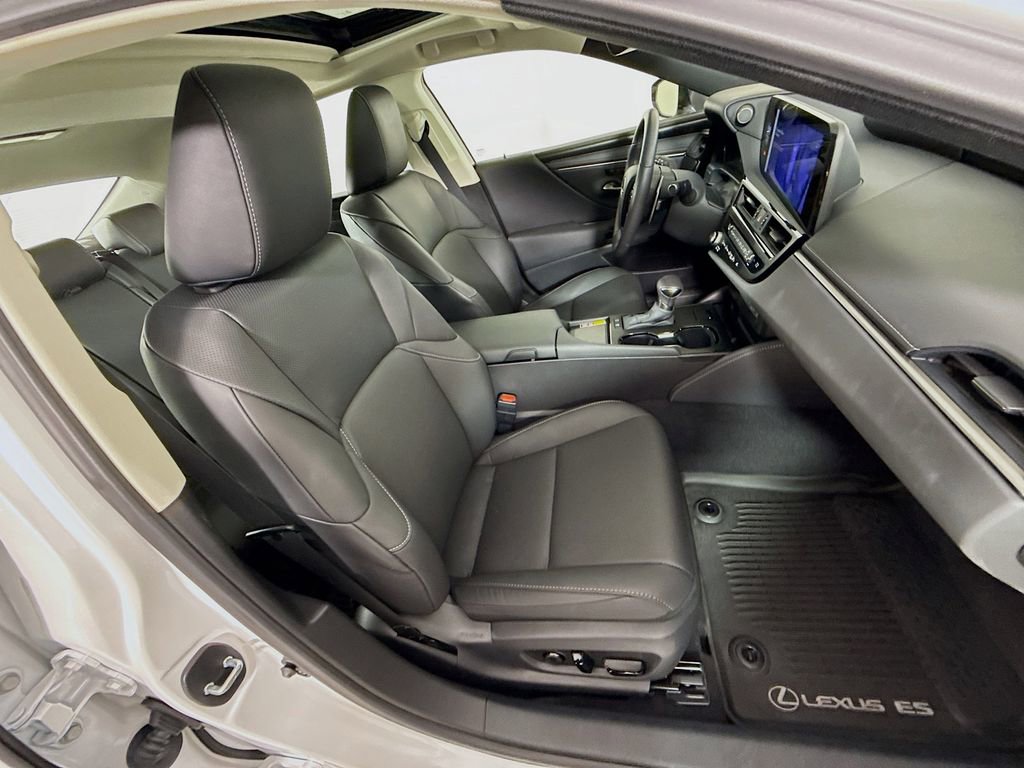Used 2025 Lexus ES 300h w/ Premium Package image 29