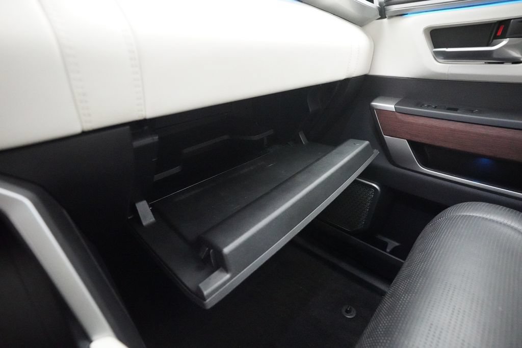Used 2023 Toyota Sequoia Capstone AWD/4WD image 29