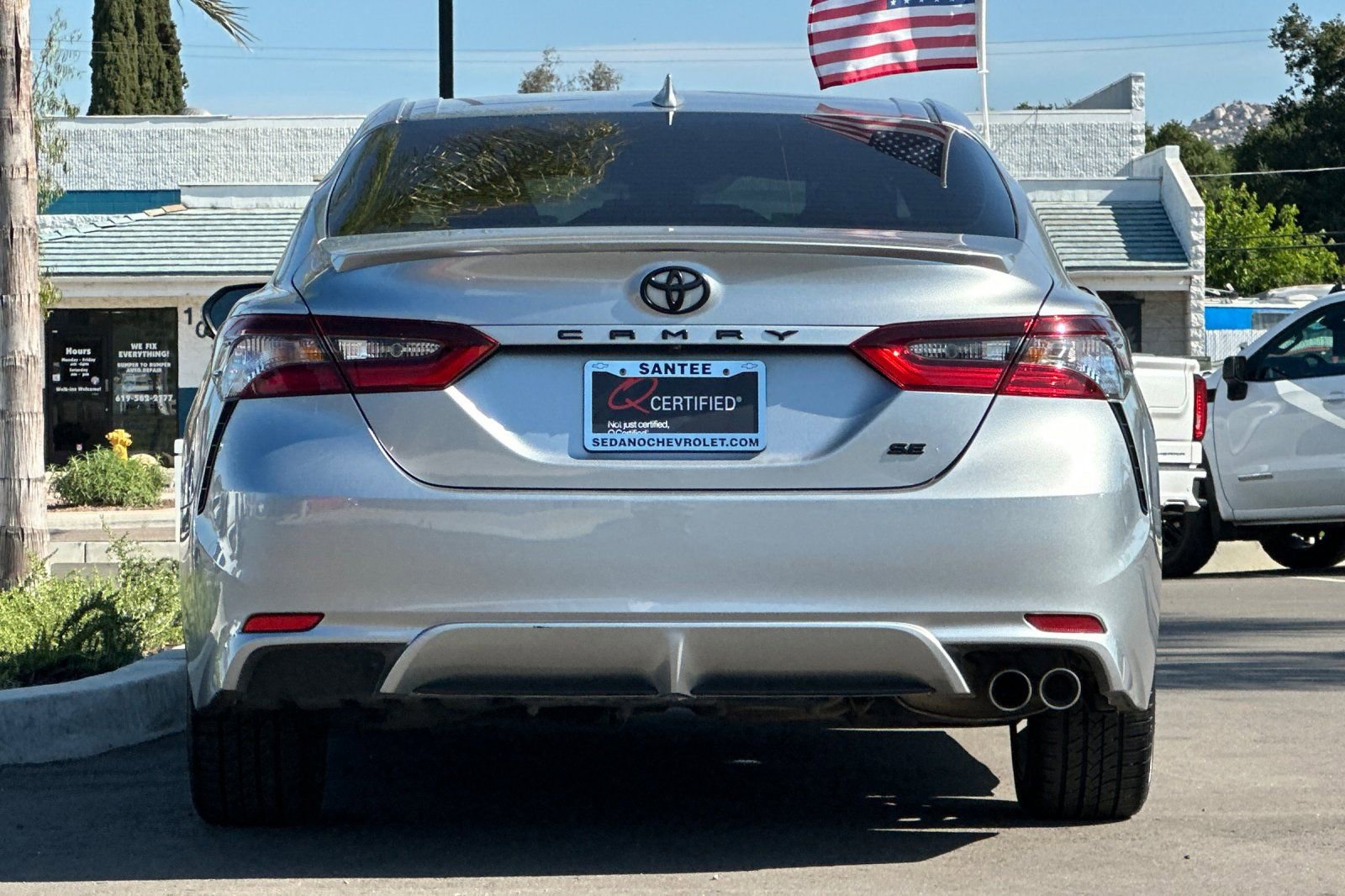 Used 2022 Toyota Camry SE w/ Carpet Mat Package (TMS) FWD image 5