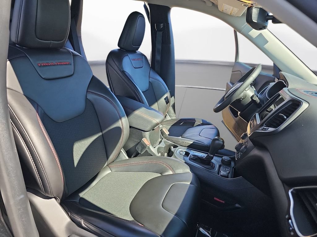 Used 2022 Jeep Cherokee Trailhawk AWD/4WD image 10