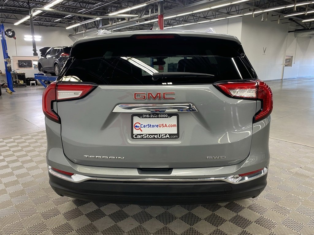 Used 2024 GMC Terrain SLT image 9