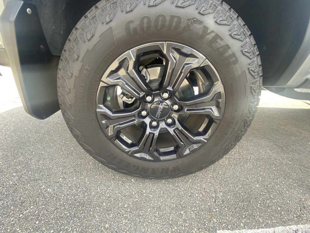 Used 2024 GMC Canyon Elevation w/ Elevation Premium Package image 11