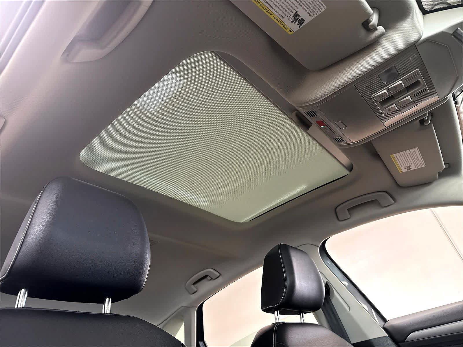 Used 2023 Volkswagen Jetta SE w/ Panoramic Sunroof Package FWD image 29