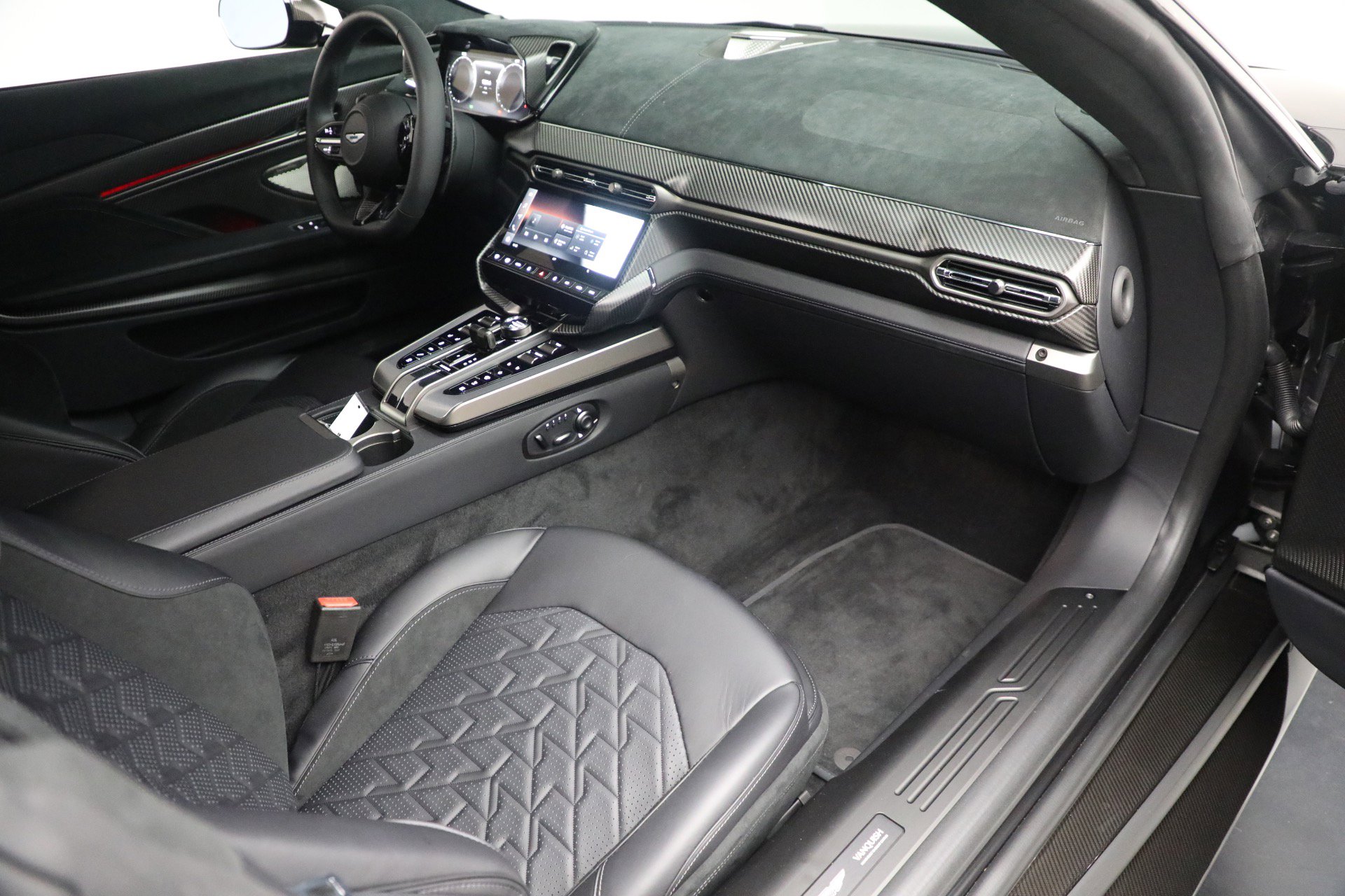 Used 2025 Aston Martin Vanquish image 26