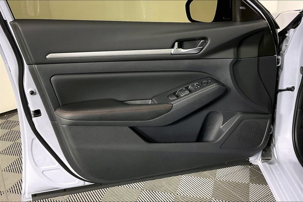 New 2026 Nissan Altima 2.5 SR FWD image 40