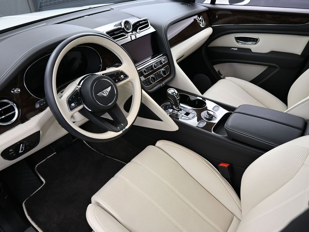 Certified 2023 Bentley Bentayga Plug-In Hybrid AWD/4WD image 4