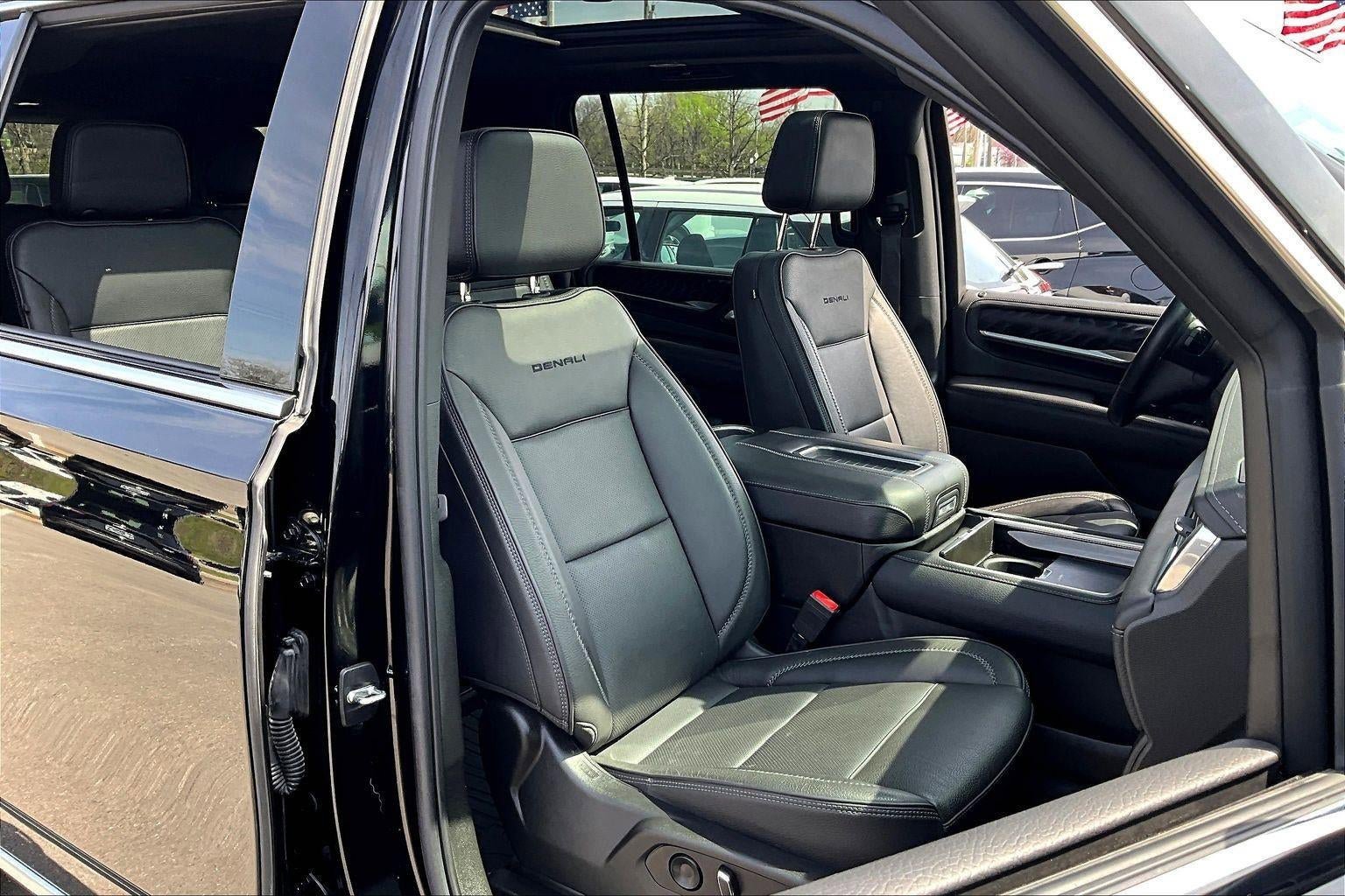Used 2022 GMC Yukon XL Denali AWD/4WD image 7