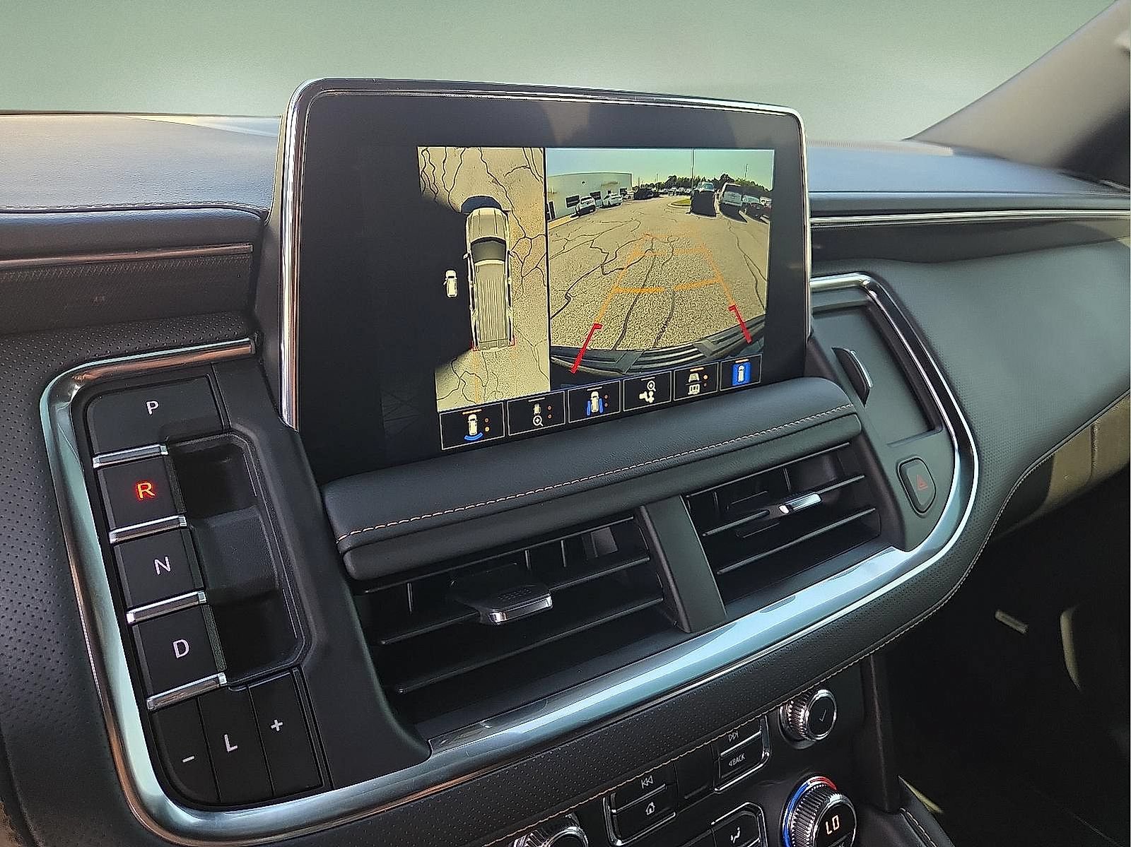 Certified 2024 GMC Yukon AT4 w/ Technology Package AWD/4WD image 8