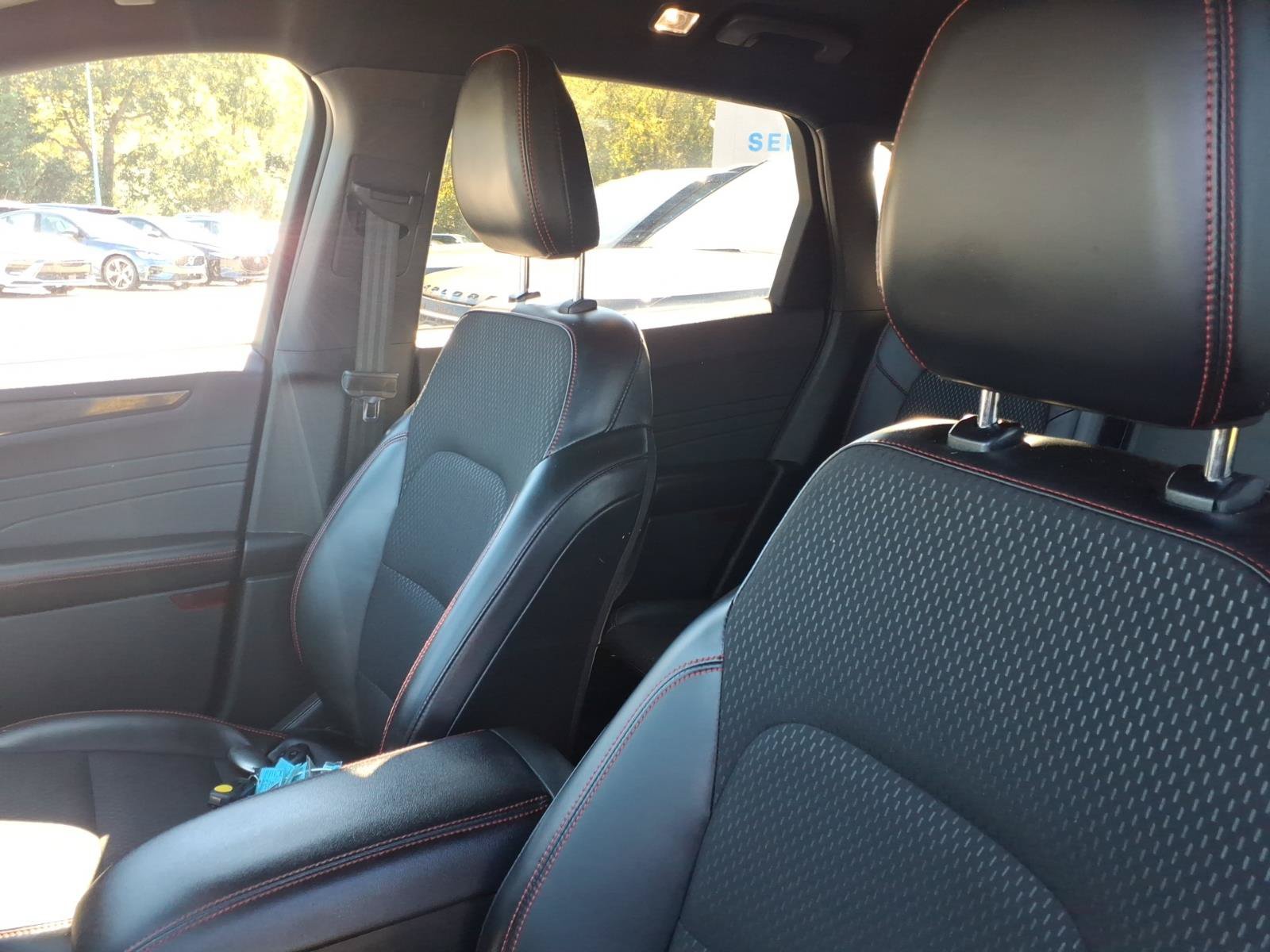 Used 2025 Ford Escape ST-Line Select AWD/4WD image 17